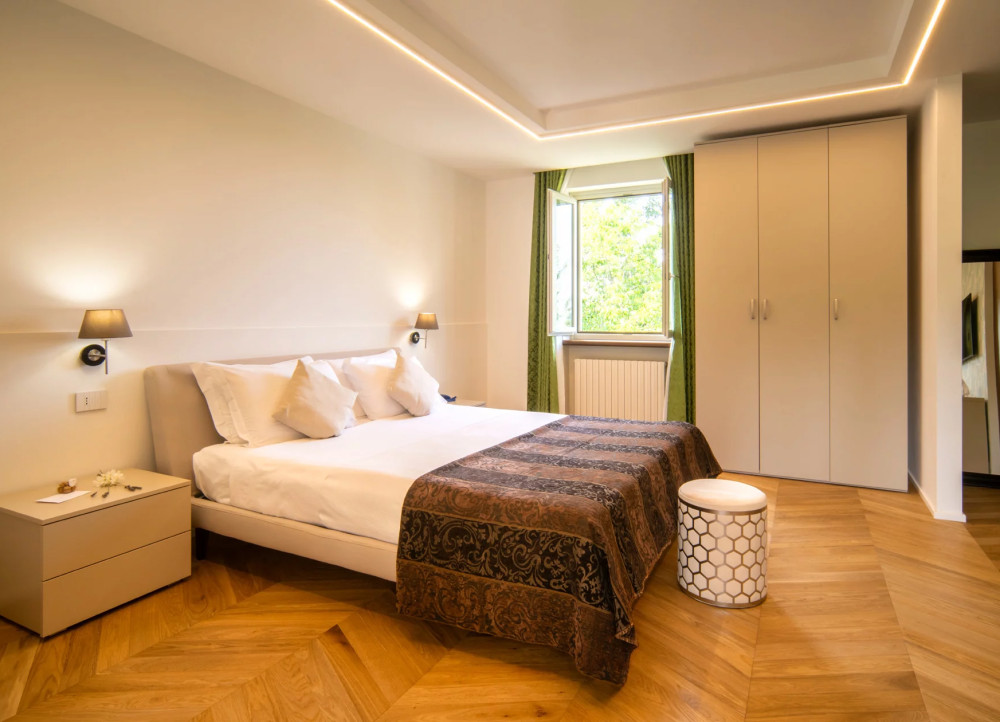 media.Slide-CameraDeluxe_2ResortLimaxAcis