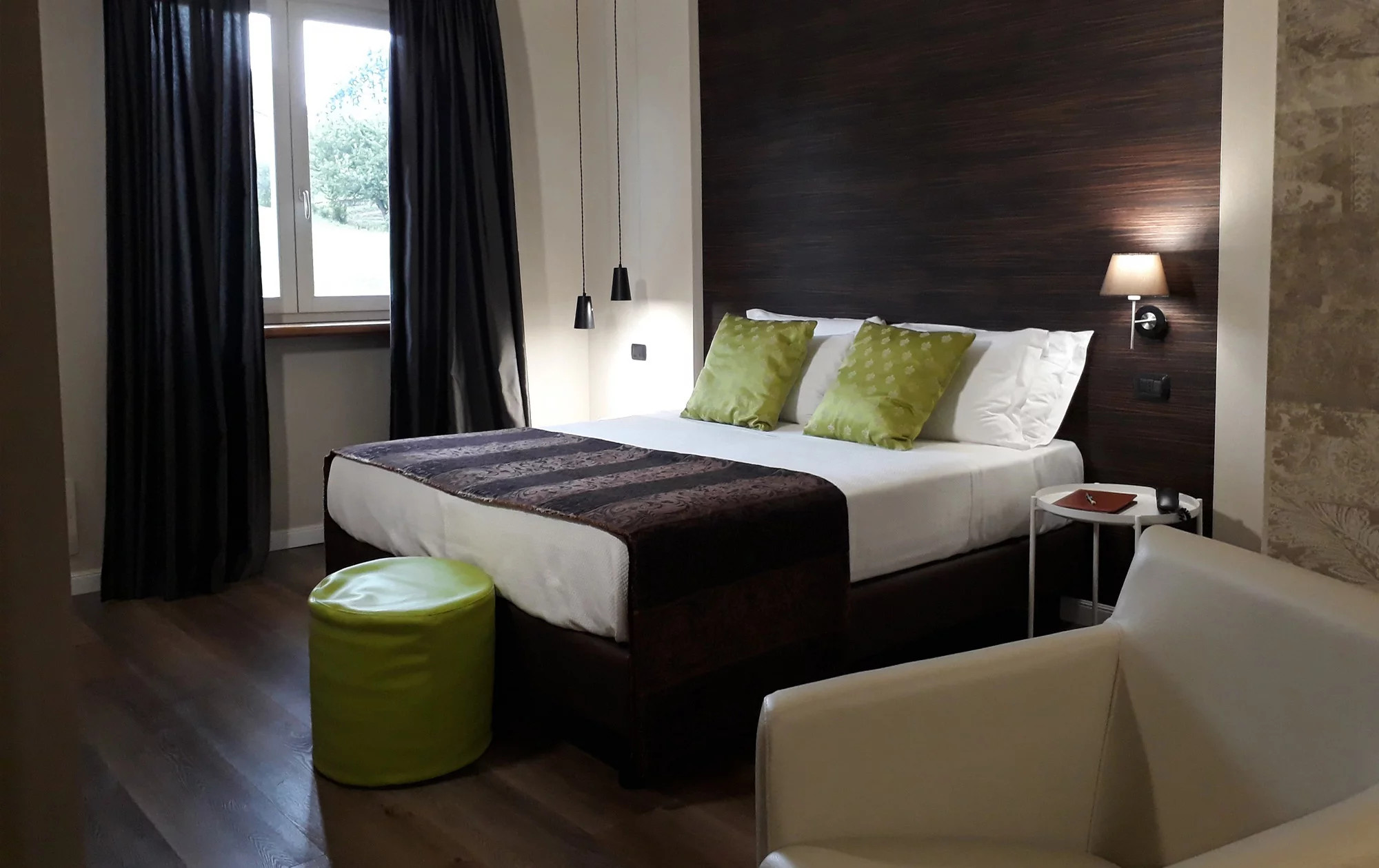 media.Slide-CameraDeluxe_1ResortLimaxAcis